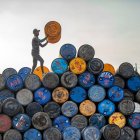 El precio del petróleo intermedio de Texas (WTI) cerró este lunes, 12 de enero de 2026, en 59,5 dólares el barril.