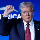 The New York Times reveló que el Pentágono habría utilizado un avión militar pintado como civil para atacar embarcaciones sospechosas de narcotráfico.