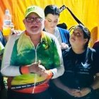 Los Ciclistas de la Calle celebrando con alegría sus 14 años como grupo.