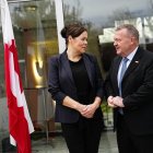 El ministro de Asuntos Exteriores de Dinamarca, Lars Loekke Rasmussen (der.), y la ministra de Asuntos Exteriores de Groenlandia, Vivian Motzfeldt (izq.), en Washington D. C., EE. UU., el 14 de enero de 2026.