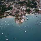 Esta vista aérea muestra las playas de Ossos y de Armacao en la ciudad de Armacao Dos Buzios, en el estado de Río de Janeiro, Brasil, el 3 de enero de 2026.