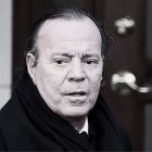 Julio Iglesias tiene 82 años.