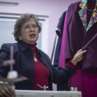 La costurera mexicana Olivia Trujillo habla durante una entrevista con EFE, este viernes en Ciudad de México (México).