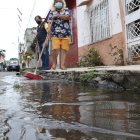 Referencial. Acumulación de agua en calles de la ciudad tras lluvias.