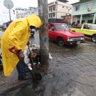 Guayaquil. Un problema que se repite en cada periodo de lluvias es la acumulación de desechos en sumideros.