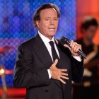 Julio Iglesias tiene 82 años.