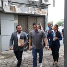 Otto Coello, síndico de Fedeguayas (i), tras la notificación del jueves pasado a la sede del COE, acompañado de Erwin Mantuano (d), administrador del órgano olímpico.