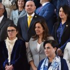 Cynthia Gellibert (centro) es la actual secretaria de la Administración Pública en el Gabinete de Daniel Noboa.