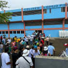 Simpatizantes de la Revolución Ciudadana se congregan en el Coliseo Lorgio Pinargote de Manta durante la convención nacional del movimiento político.
