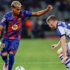 Lamine Yamal (i) es una de las figuras de FC Barcelona.