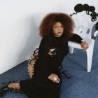 Migró siendo niña, creció entre vitrinas europeas y hoy maquilla y peina para celebridades y marcas de lujo.