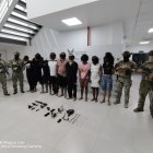 Los efectivos militares aprehendieron a nueve personas, entre ellas un menor de edad presuntamente vinculado al grupo delictivo Los Tiguerones.