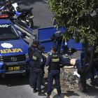 Policía registra indicios de los ataques a su personal.