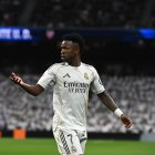 El futbolista del Real Madrid Vinicius Jr. protesta durante el partido de Liga que el Real Madrid y el Levante.