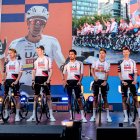 Jhonatan Narváez (i) es el campeón defensor del Tour Down Under.