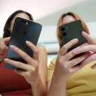 Las plataformas digitales no son neutrales: sus sistemas de visibilidad favorecen ideales corporales restrictivos y reproducen dinámicas que castigan la diversidad física.