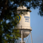 Netflix mejoró su oferta para la compra de Warner, ahora será en efectivo.