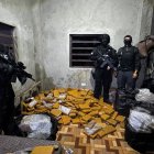 Un operativo policial evitó introducir 300 paquetes de droga en contenedores destinados a puertos internacionales.