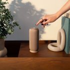 El moto sound flow marca el debut de Motorola en el audio portátil, con sonido Sound by Bose, diseño premium en colores Pantone y tecnología UWB que hace que la música se mueva contigo.