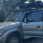 El vehículo de los influencers “Vamos Clamentina” quedó desvalijado mientras estaba estacionado en Pinsha.