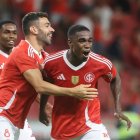 El defensor ecuatoriano debutó en los "colorados" con gol.