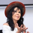 La artista se dio a conocer en los años ochenta y noventa con tema como "Acaríciame", "Noche de copas", "Entre la espada y la pared".