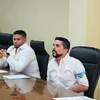 Concejales de La Libertad junto al alcalde Francisco Tamariz durante discusiones sobre la venta del terreno