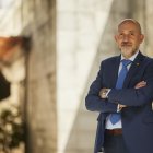 Ribadeneira es Ingeniero Comercial por la Universidad Católica del Ecuador y posee un MBA por la Universidad de Portland, Estados Unidos.