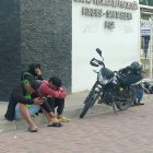 Familiares de las víctimas de siniestros viales realizaron los trámites para retirar sus cadáveres en medio del dolor por esta tragedia en las vías.