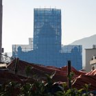 Una iglesia en el este de China fue andamiada y le quitaron la cruz, mientras residentes y grupos de derechos humanos dijeron que varios miembros fueron arrestados.