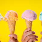 Los helados son una opción ideal para pasar el calor y disfrutar con amigos o familia.