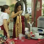 Juan Valdez ilustra el modelo de franquicia: una empresa ecuatoriana opera localmente bajo estándares internacionales.