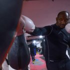 El boxeador ecuatoriano Beber Espinoza prepara el evento en el que colgará definitivamente los guantes.