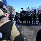 Los manifestantes se enfrentaron a agentes del orden público en Mineápolis, Minnesota, el sábado 24 de enero de 2026.