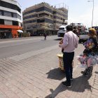 Los vendedores se ubican en los puntos más transitados de Tumbaco, como la av. Oswaldo Guayasamín o la Juan Montalvo.