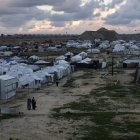 La población de Gaza trata de recomponer su día a día entre calles cubiertas de escombros y playas convertidas en campamentos improvisados.