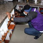 Los inspectores de Arcsa revisan que los restaurantes y otros establecimientos cumplan con las medidas sanitarias adecuadas para sus clientes.