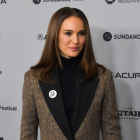 Natalie Portman alza la voz en Sundance contra ICE, acusándolo de prácticas abusivas y totalitarias.