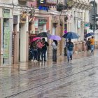 La fuerte lluvia registrada en Cuenca la tarde de este lunes provocó varias emergencias.