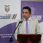 Carlos Ventimilla, gerente del Hospital Eugenio Espejo, institución que emitió una declaración tras el plantón de los trabajadores.