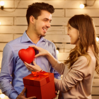 En San Valentín las personas consumen más perfumes, flores y experiencias gastronómicas.