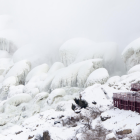 Las Cataratas del Niágara se congelan parcialmente en medio de temperaturas extremas de hasta -30 grados.
