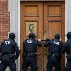 IMAGEN REFERENCIAL. Agentes del ICE habrían intentado acceder al Consulado ecuatoriano en Minneapolis
