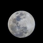 Fotografía que muestra la luna llena.