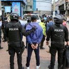 Luego de las alertas ciudadanas, la policía realizó el 27 de enero de 2026 un operativo afuera del Centro Comercial Montúfar.