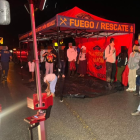 Bomberos de Limón coordinan labores de rescate tras el deslizamiento en Cerro Bosco.