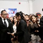 Luisa González dio una rueda de prensa después del allanamiento, en donde estuvo acompañada de sus compañeros de partido.