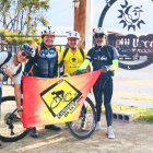 Los integrantes de Ciclistas de la Calle tras conquistar el Yagüi Urco, en Bolívar.