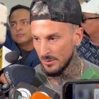 El argentino de 35 años a su llegada al aeropuerto Internacional José Joaquín de Olmedo, en Guayaquil