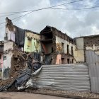 El 70% de la casa patrimonial se derrumbó. Se colocó plástico negro.
